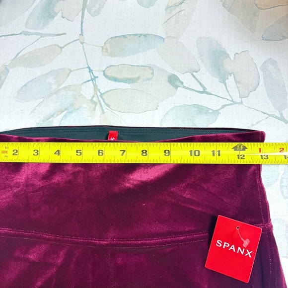 Spanx Womens Rich burgundy Velvet leggings size Medium - Picture 8 of 11